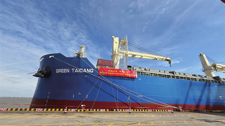 “GREEN TAICANG”號(hào)首靠太倉港 滿載“中國(guó)制造”駛向巴西